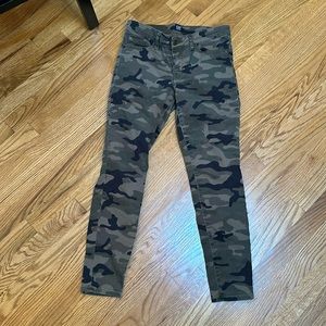 Gap camoflage jeans